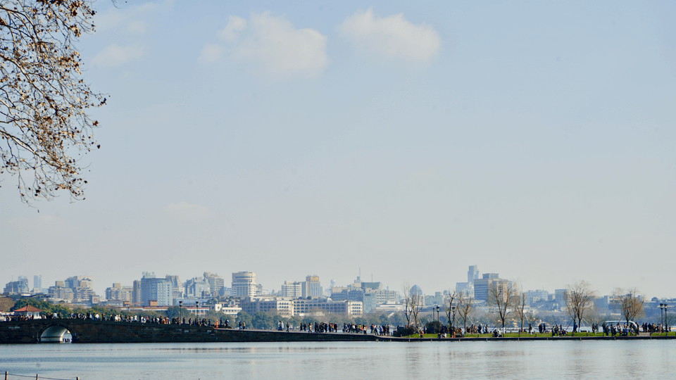 West Lake in Hangzhou with traditional scenery